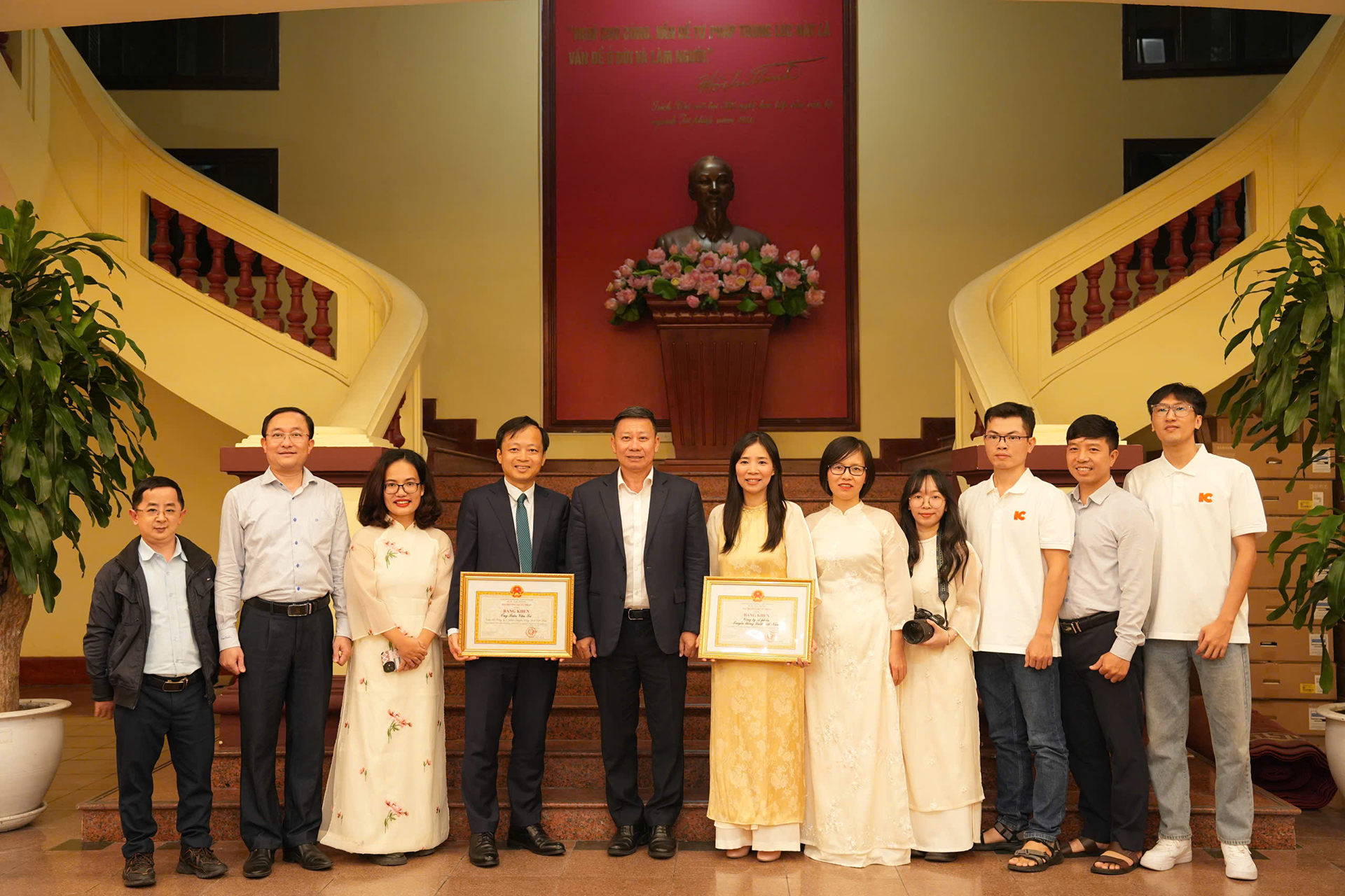 LuatVietnam nhận bằng khen của Bộ trưởng Bộ Tư pháp vì đã có thành tích xuất sắc trong quá trình xây dựng Cổng Pháp luật quốc gia